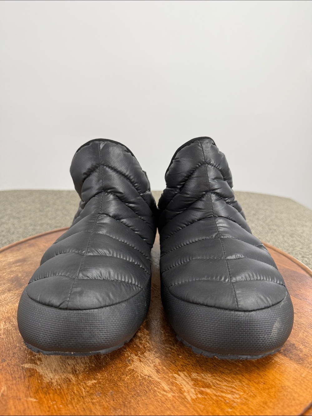 The North Face Slippers Wm 9 Black Quilted Thermoball Insulated Slip-On Booties - Picture 2 of 10